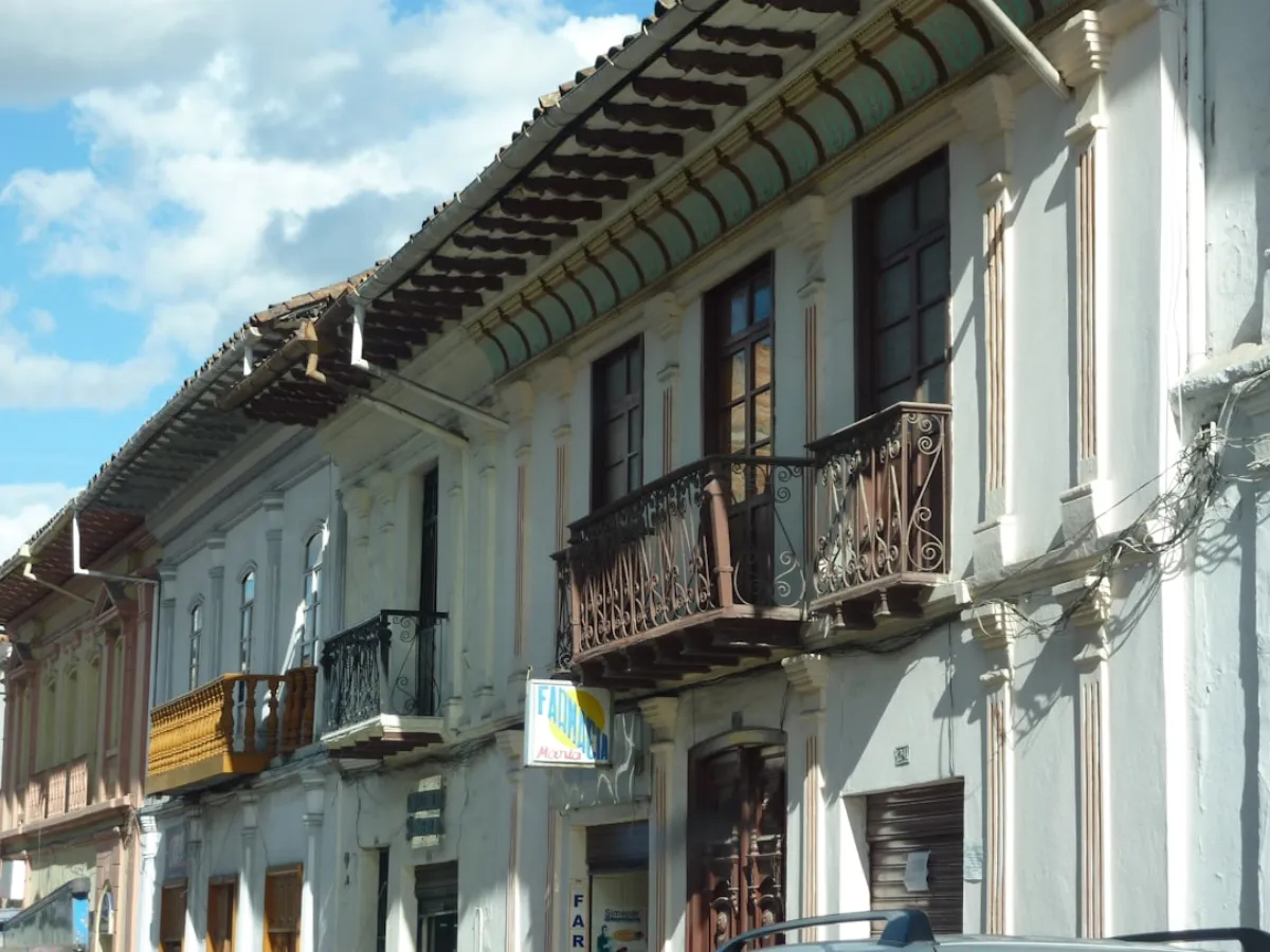 Buying Property in Ecuador as a Retiree — Legal Process, Costs, and Tips